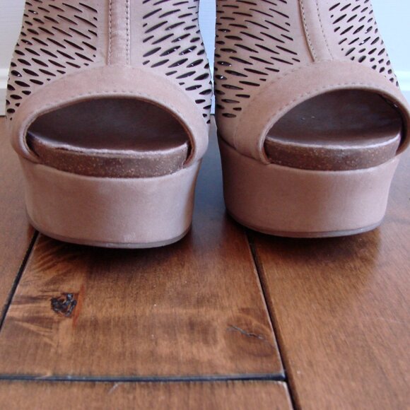 Vince Camuto Kyrene Suede Platform Wedge Shoes Brown Beige Tan Open Toe Size 6 - Picture 6 of 13